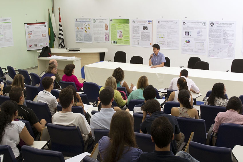 Estudantes lotam Anfiteatro 1 da FCM, durante IV Minicongresso da IPC/Foto: Marcelo Oliveira – CADCC – FCM/Unicamp