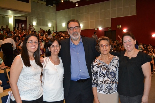 Walter Vieira Mendes Jr. (ao centro), Edineis de Brito Guirardelo (à esquerda) e Maria Isabel Pedreira de Freitas (á direita). Foto: Edimilson Montalti.  ARPI-FCM/Unicamp