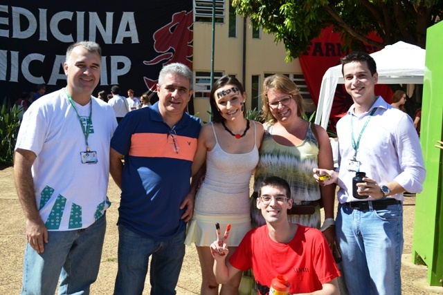 Gustavo Fraga (à esquerda) diz que recepção é momento de celebração, mas de maneira adequada