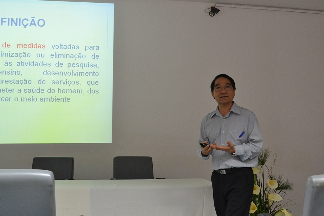 Mário Hiroyuki Hirata, da Universidade de São Paulo, fala sobre biossegurança na FCM/Foto: Camila Delmondes