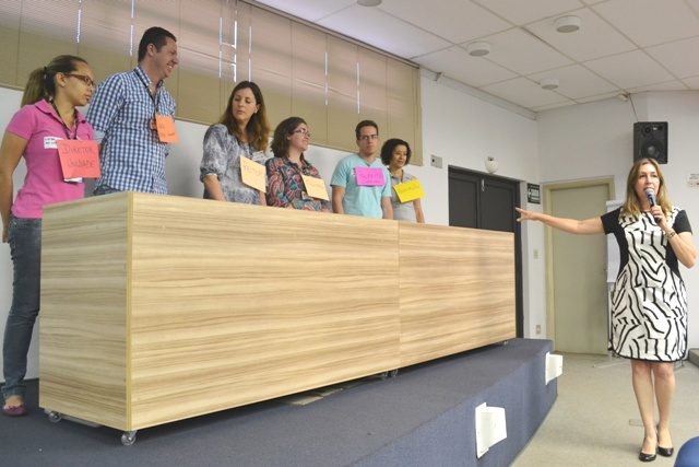 Dinâmica de composição de mesa de autoridades. Foto: Equipe ARPI-FCM/Unicamp