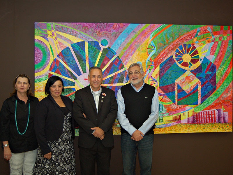 Rosa Inês, diretora-associada da FCM; Rosangela da Silva, esposa de Elvis, o artista Elvis da Silva e Mario Saad, diretor da FCM. Fotos: Mario Moreira. CADCC-FCM/Unicamp