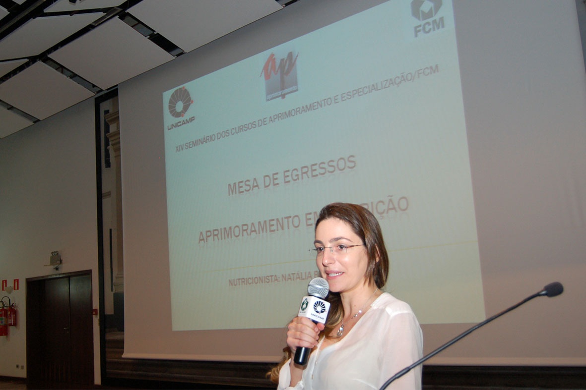 Aprimoramento e Especialização recepcionam novos alunos e formandos apresentam trabalho de conclusão. Foto: Mario Moreira - CADCC - FCM/Unicamp