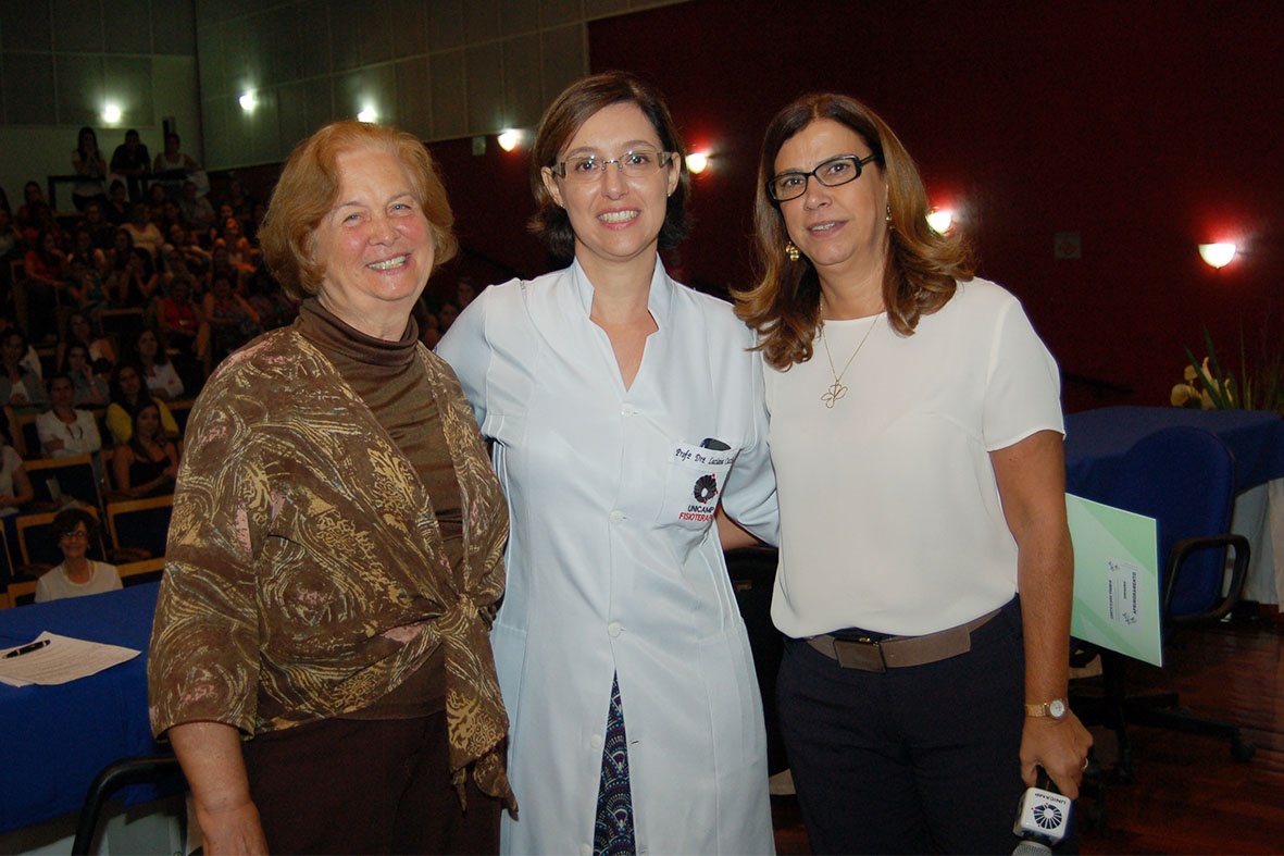 Aprimoramento e Especialização recepcionam novos alunos e formandos apresentam trabalho de conclusão. Foto: Mario Moreira - CADCC - FCM/Unicamp