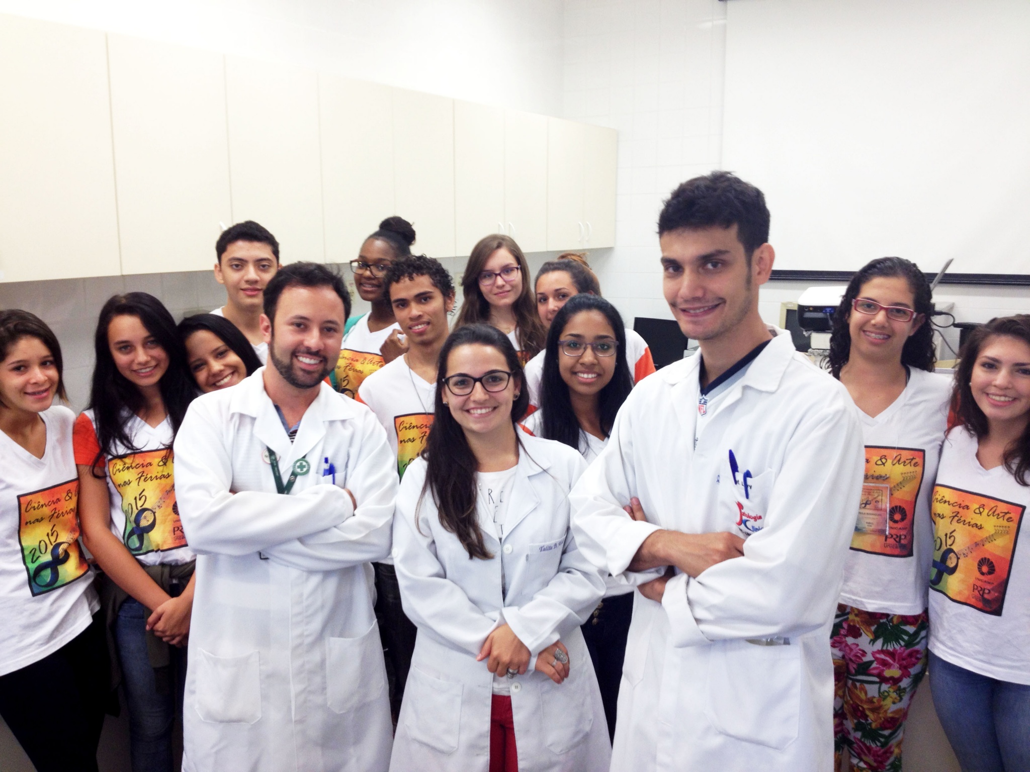 No destaque, o biólogo Higor Campos do Nascimento e os alunos de mestrado Talita Biachi Aiello e Mauro Pedromonico Arryn/Foto: Camila Delmondes - ARP - FCM/Unicamp