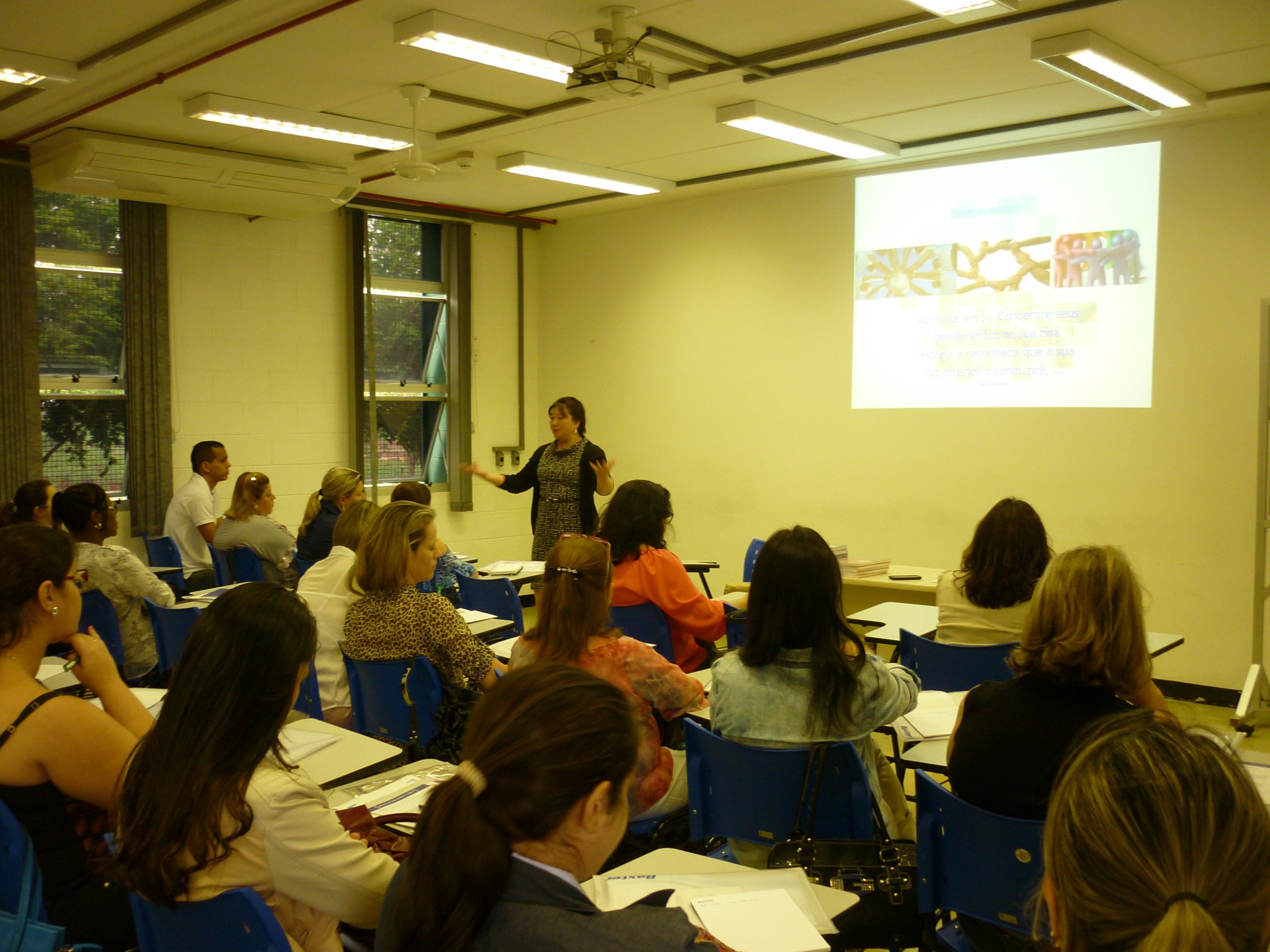 Mais de 60 profissionais estiveram presentes no curso teórico-prático em nutrição parenteral e enteral realizado na FENF/Foto: Maria Isabel Pedreira de Freitas