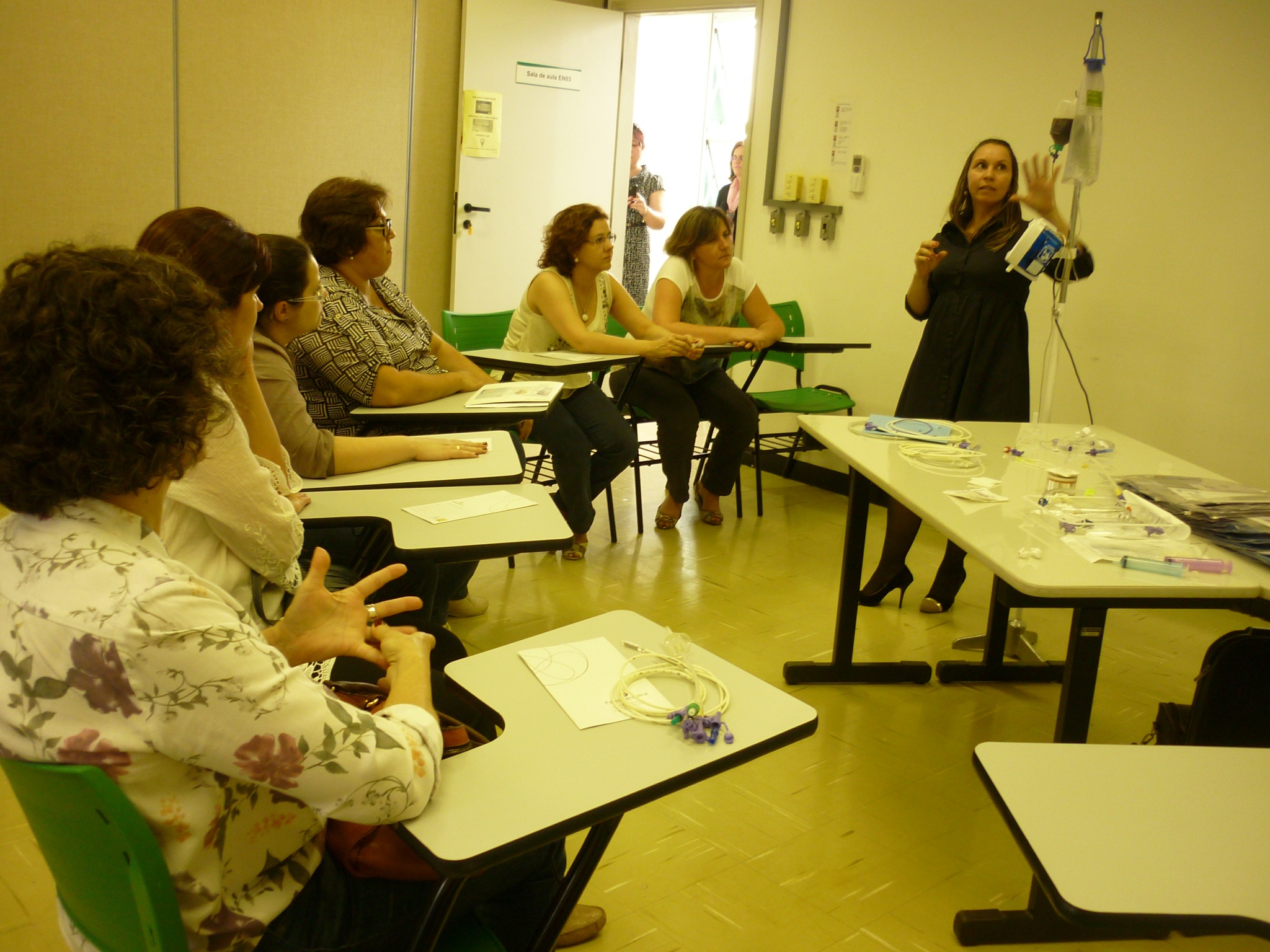 Mais de 60 profissionais estiveram presentes no curso teórico-prático em nutrição parenteral e enteral realizado na FENF/Foto: Maria Isabel Pedreira de Freitas