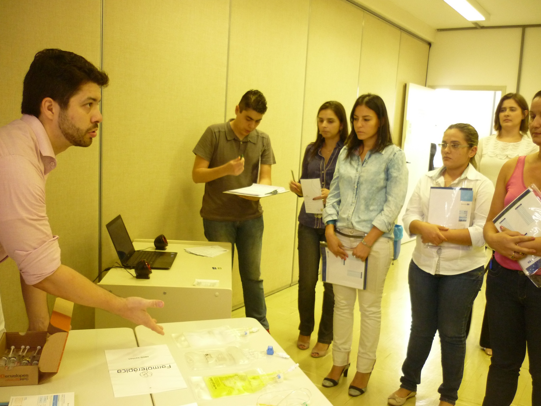 Mais de 60 profissionais estiveram presentes no curso teórico-prático em nutrição parenteral e enteral realizado na FENF/Foto: Maria Isabel Pedreira de Freitas