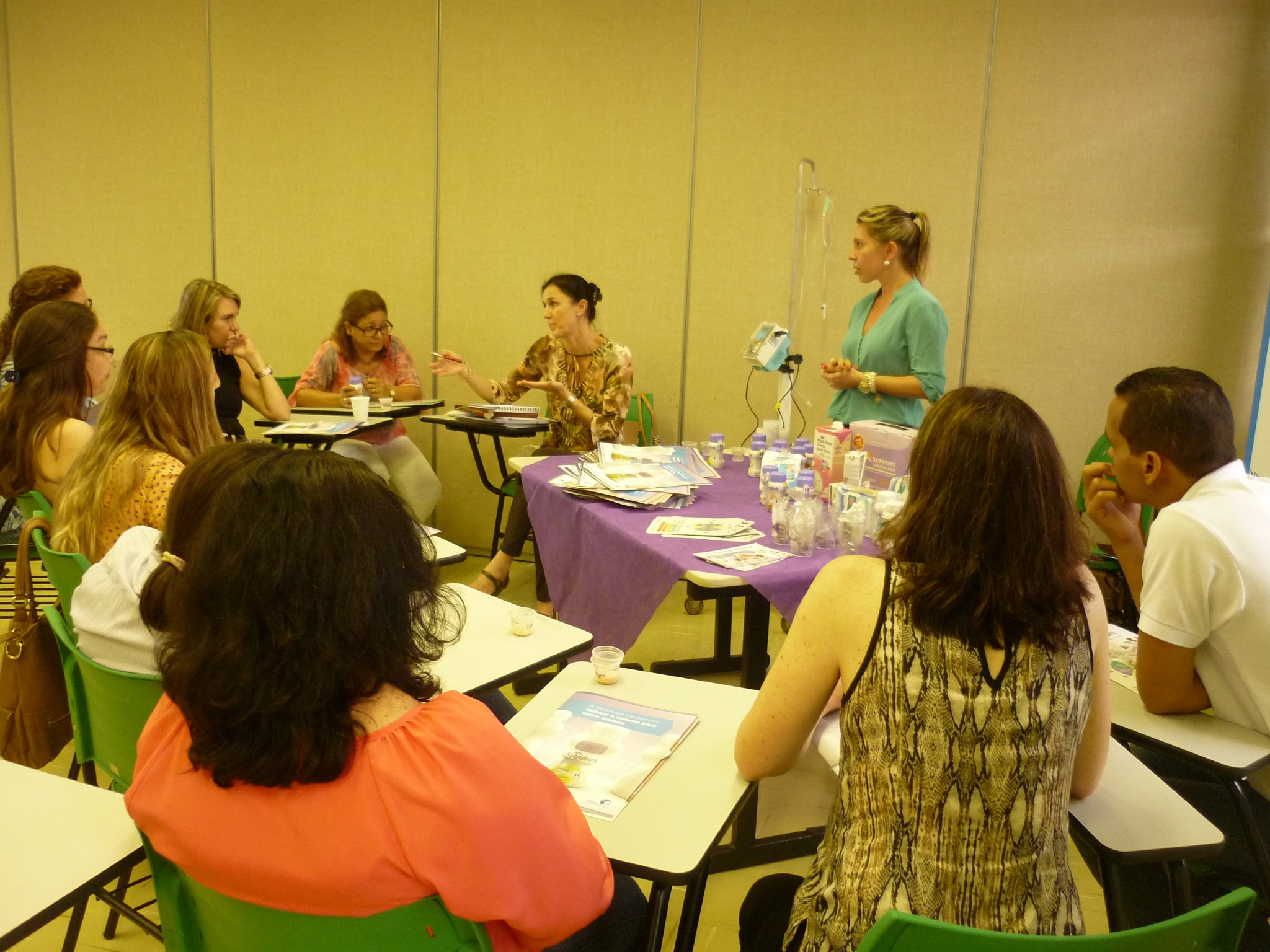 Mais de 60 profissionais estiveram presentes no curso teórico-prático em nutrição parenteral e enteral realizado na FENF/Foto: Maria Isabel Pedreira de Freitas