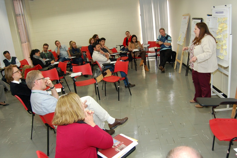 Biblioteca da FCM elabora planejamento estratégico para os próximos cinco anos