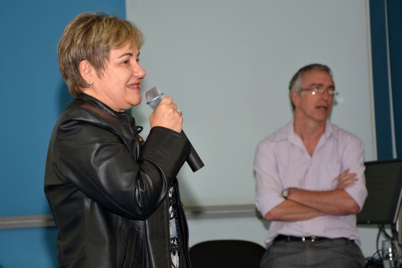 Fátima Sonati e Carlos Fioravanti (ao fundo). Foto: Mario Moreira. CADC