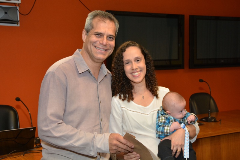 Marina Rovani Drummond e o orientador Paulo Eduardo Neves Ferreira Velho recebeu o prêmio de 2º lugar. Foto: Mario Moreira