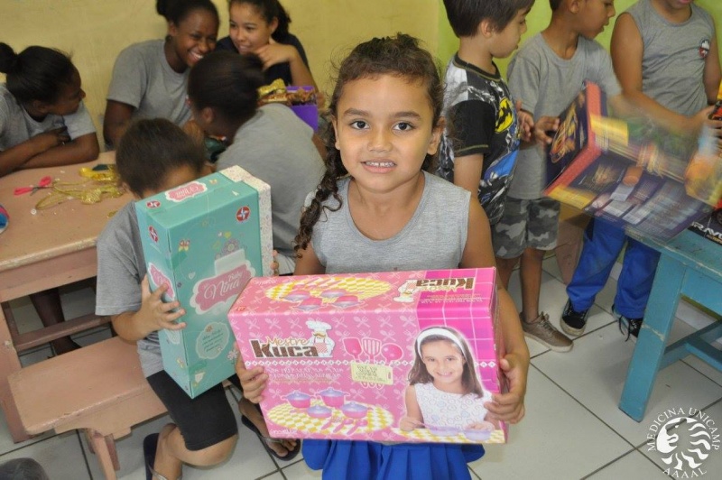 Campanha de natal da FCM arrecada brinquedos para o Grupo Comunitário Criança Feliz, localizado em Campinas/Fotos: Yan Guida