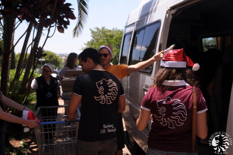 Campanha de natal da FCM arrecada brinquedos para o Grupo Comunitário Criança Feliz, localizado em Campinas/Fotos: Yan Guida