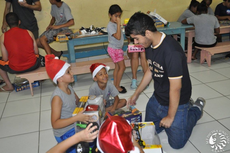 Campanha de natal da FCM arrecada brinquedos para o Grupo Comunitário Criança Feliz, localizado em Campinas/Fotos: Yan Guida