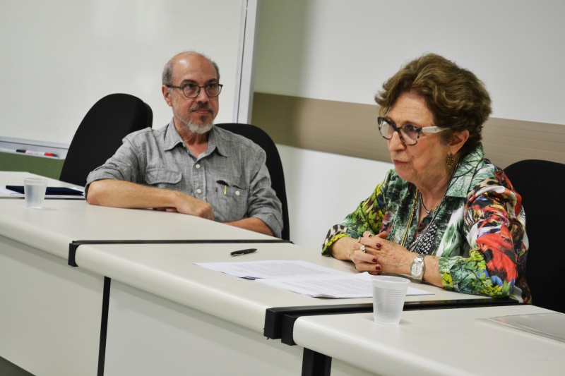 Ana Maria Canesqui recebe homenagem do Departamento de Saúde Coletiva/Foto: Camila Delmondes