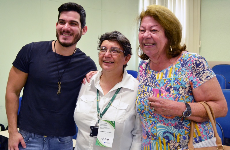 Ana Maria Canesqui recebe homenagem do Departamento de Saúde Coletiva/Foto: Camila Delmondes