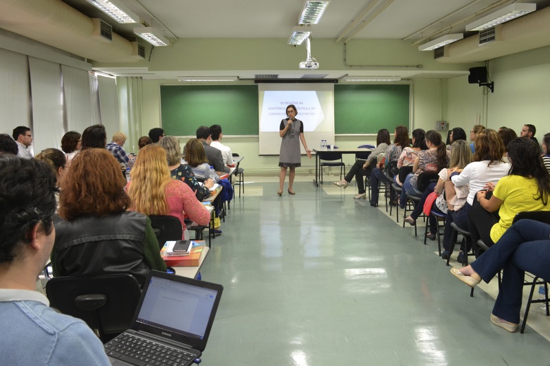 FCM discute o cuidado farmacêutico nas Redes de Atenção à Saúde/Foto: Camila Delmondes