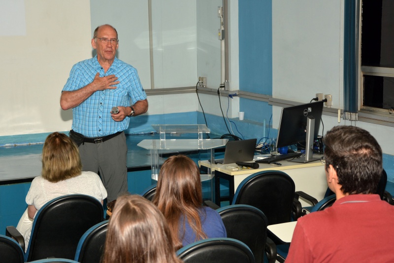 O dinamarquês Niels Høiby é um dos pesquisadores pioneiros no estudo dos biofilmes bacterianos/Foto: Mario Moreira