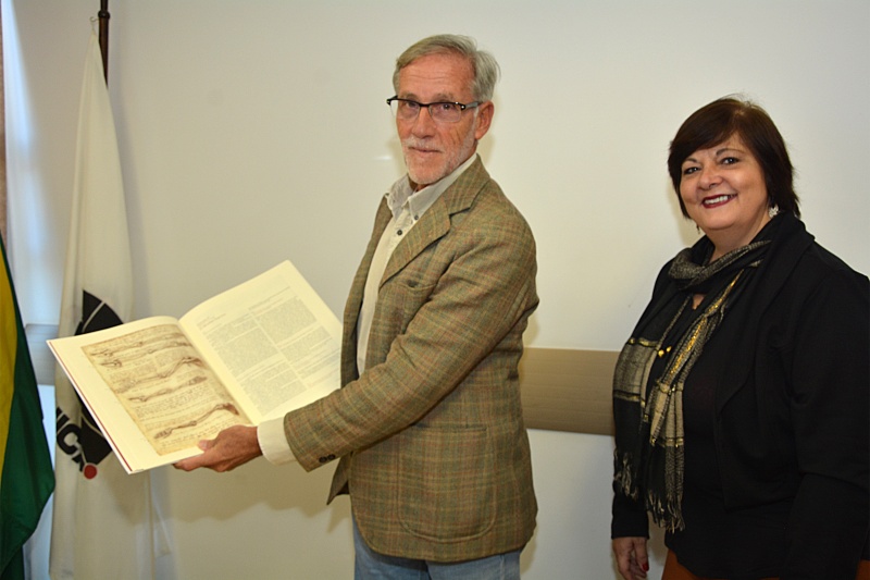 Pontos de Literatura da FCM recebem livros doados pela Editora da Unicamp/Foto: Mário Moreira