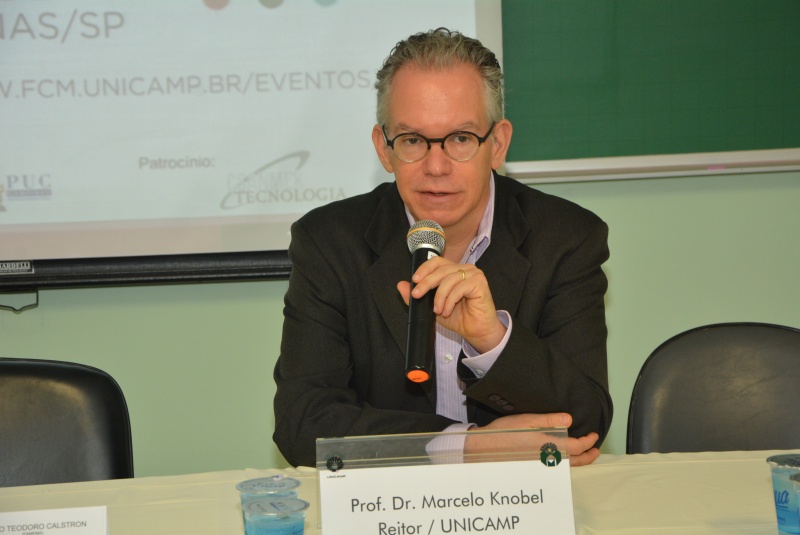 O reitor da Unicamp, Marcelo Knobel, durante o painel que discutiu o uso das redes sociais pelos estudantes/Foto: Mario Moreira