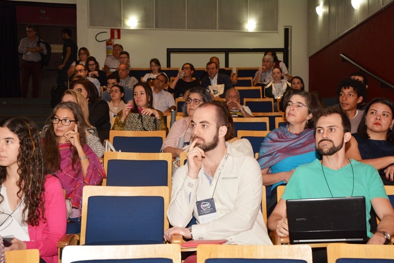 Público presente na conferência final. Foto: Mercedes dos Santos