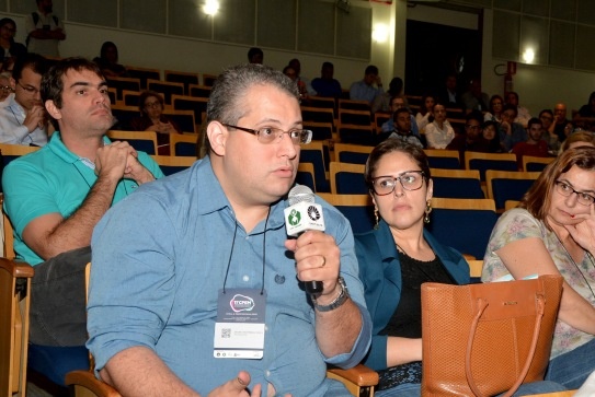 Ao final da conferência, Romano respondeu perguntas do público. Foto: Mercedes dos Santos - FCM/Unicamp