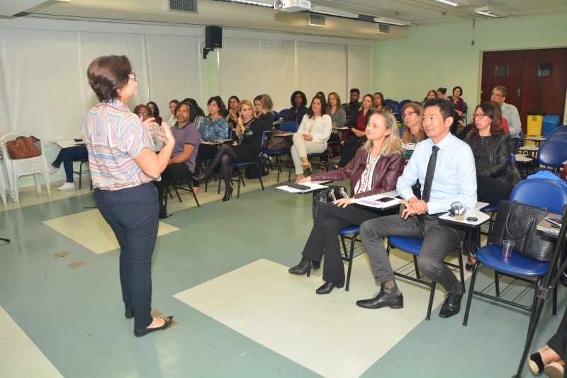 Presidente da Aspe, Isilda Assumpção, fala sobre a entidade de assistência aos pacientes com epilepsia/Foto: Mário Moreira