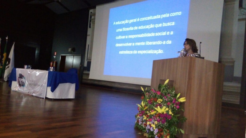 Elisabete Monteiro de Aguiar Pereira, da FE Unicamp, fala sobre Educação Geral durante o 11º CPEM/Foto: Eliana Pietrobom