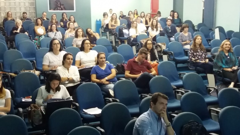 Alunos e ex-alunos do Programa de Pós-graduação em Gerontologia da FCM discutem avanços na área/Foto: Mariana Ito