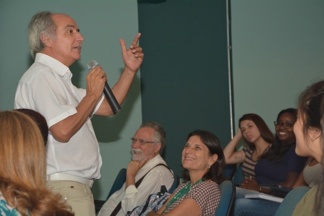 Docente do Departamento de Clínica Médica da FCM, Jamiro da Silva Wanderley falou sobre "Ética em Saúde"/Foto: Mario Moreira