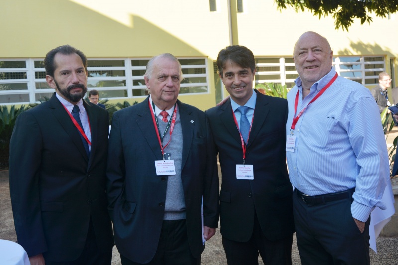 Os pesquisadores Carlos Salinas, Otávio Coelho, Andrei Sposito e Derek Yellon/Foto: Mario Moreira