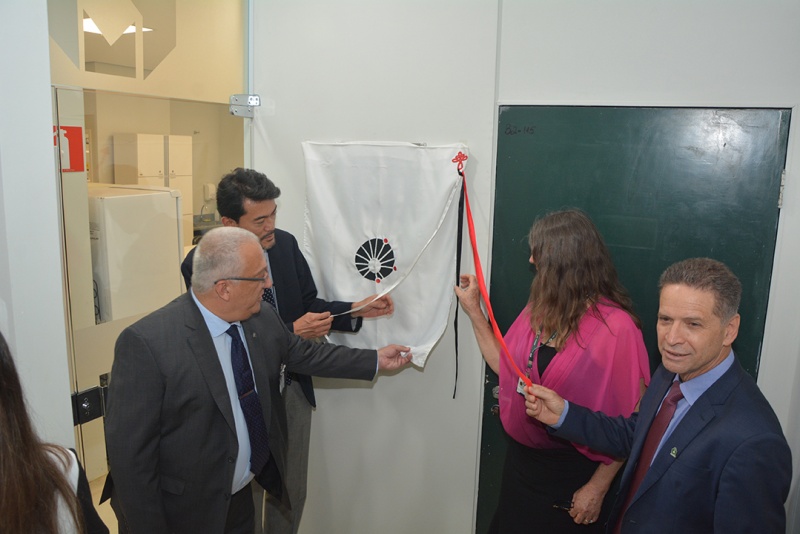 Descerramento da placa do Laboratório de Doenças Epidemiológicas e Infecciosas da FCM/Foto: Mário Moreira