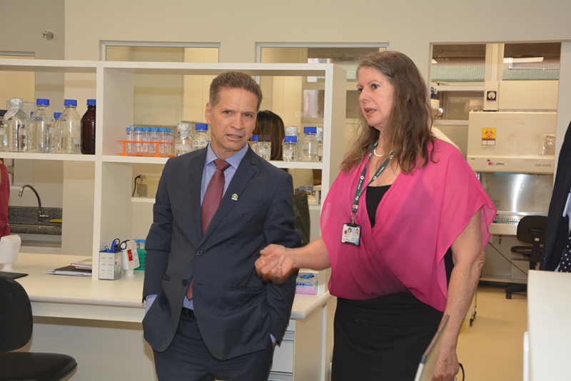 Visita ao Laboratório de Doenças Epidemiológicas e Infecciosas da FCM/Foto: Mário Moreira