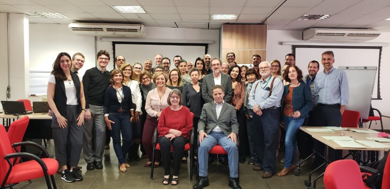 A pró-reitora de Graduação da Unicamp, Eliana Amaral, e o diretor da FCM Luiz C. Zeferino, ao lado de Brownel Anderson/Foto: EA²